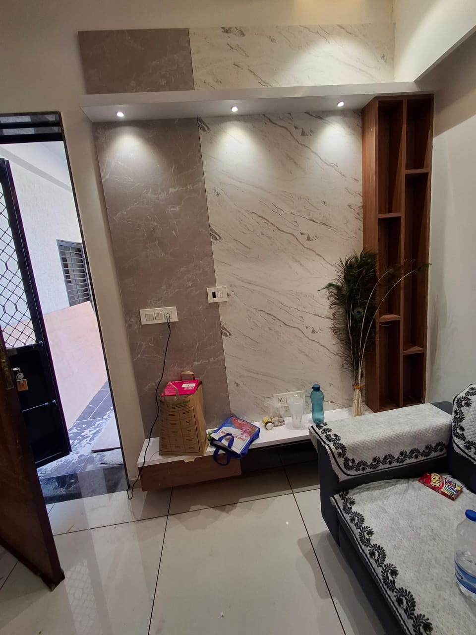 An Simole And Soure Tv Unit